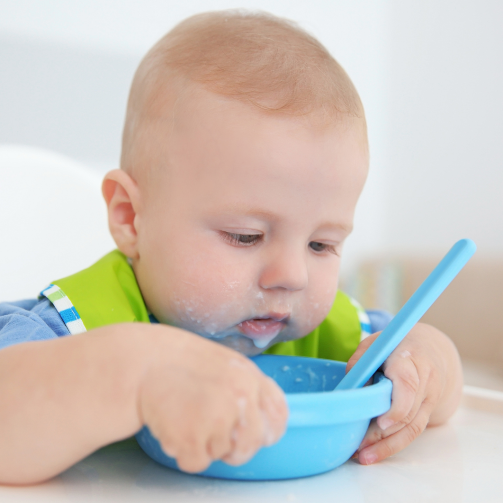 fezes do bebê após introdução alimentar